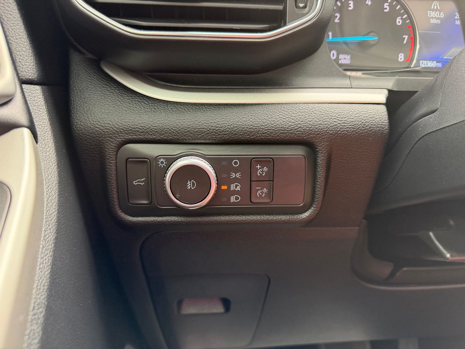 2022 Ford Explorer image 26