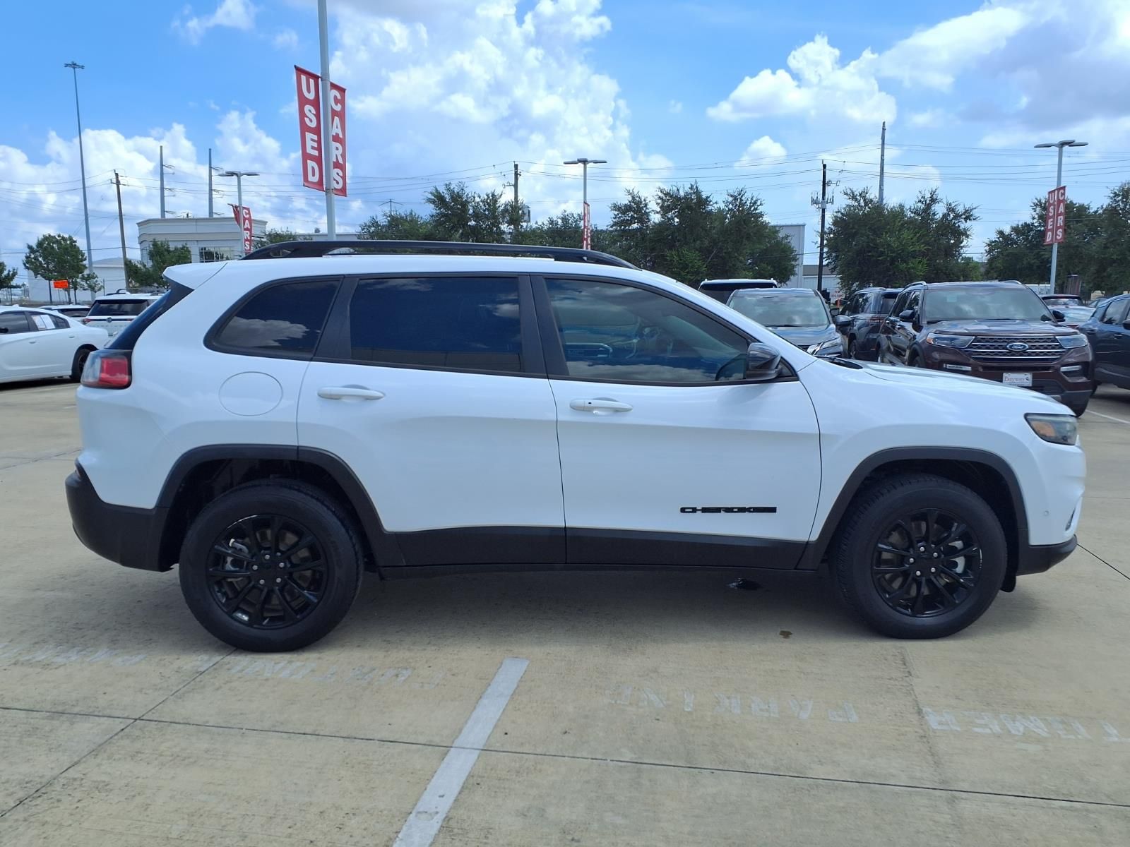 2023 Jeep Cherokee Altitude White at Emmons Autoplex