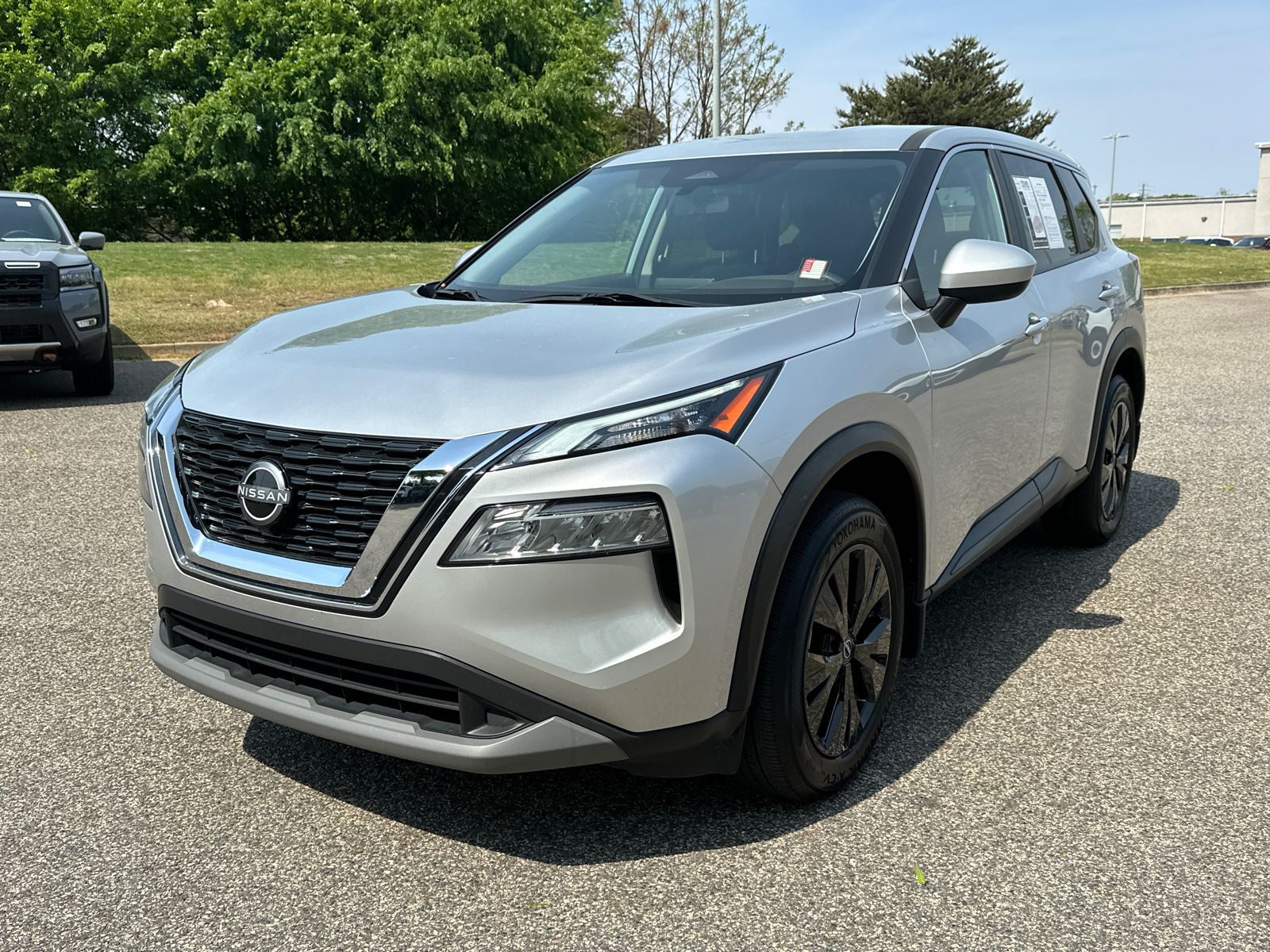 Brilliant Silver Metallic 2023 Nissan Rogue SV FWD SUV / Crossover Front-Wheel Drive Continuously Variable Transmission