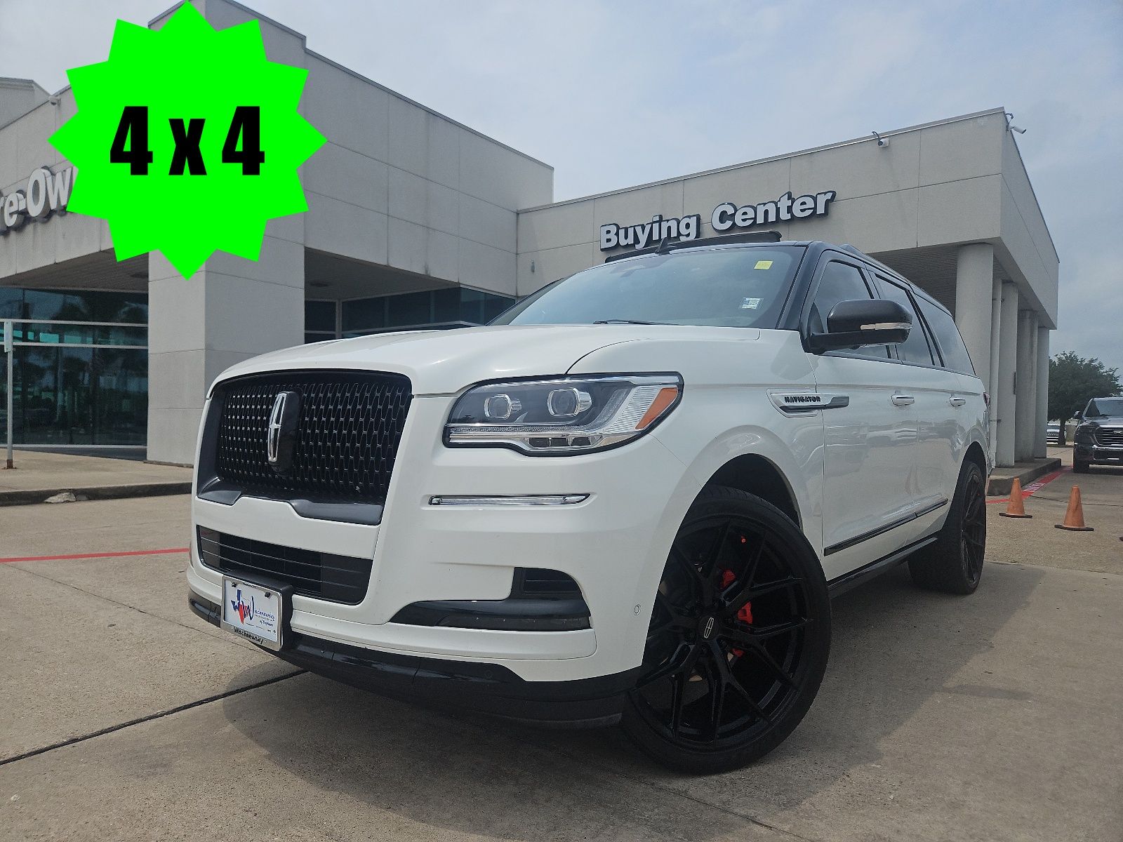 White Metallic 2024 Lincoln Navigator Reserve 4WD SUV / Crossover Four-Wheel Drive Automatic