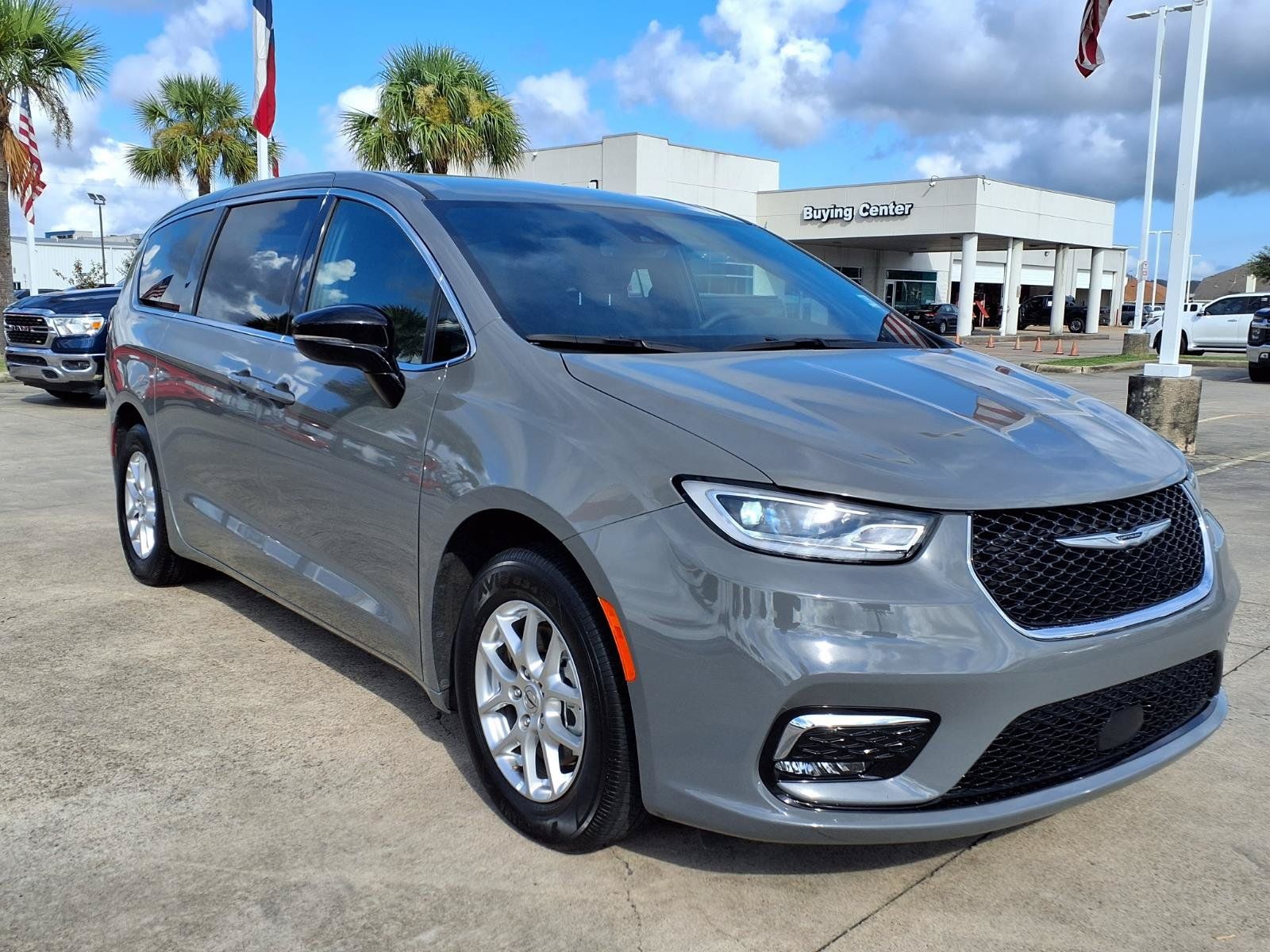 2025 Chrysler Pacifica Select - 2