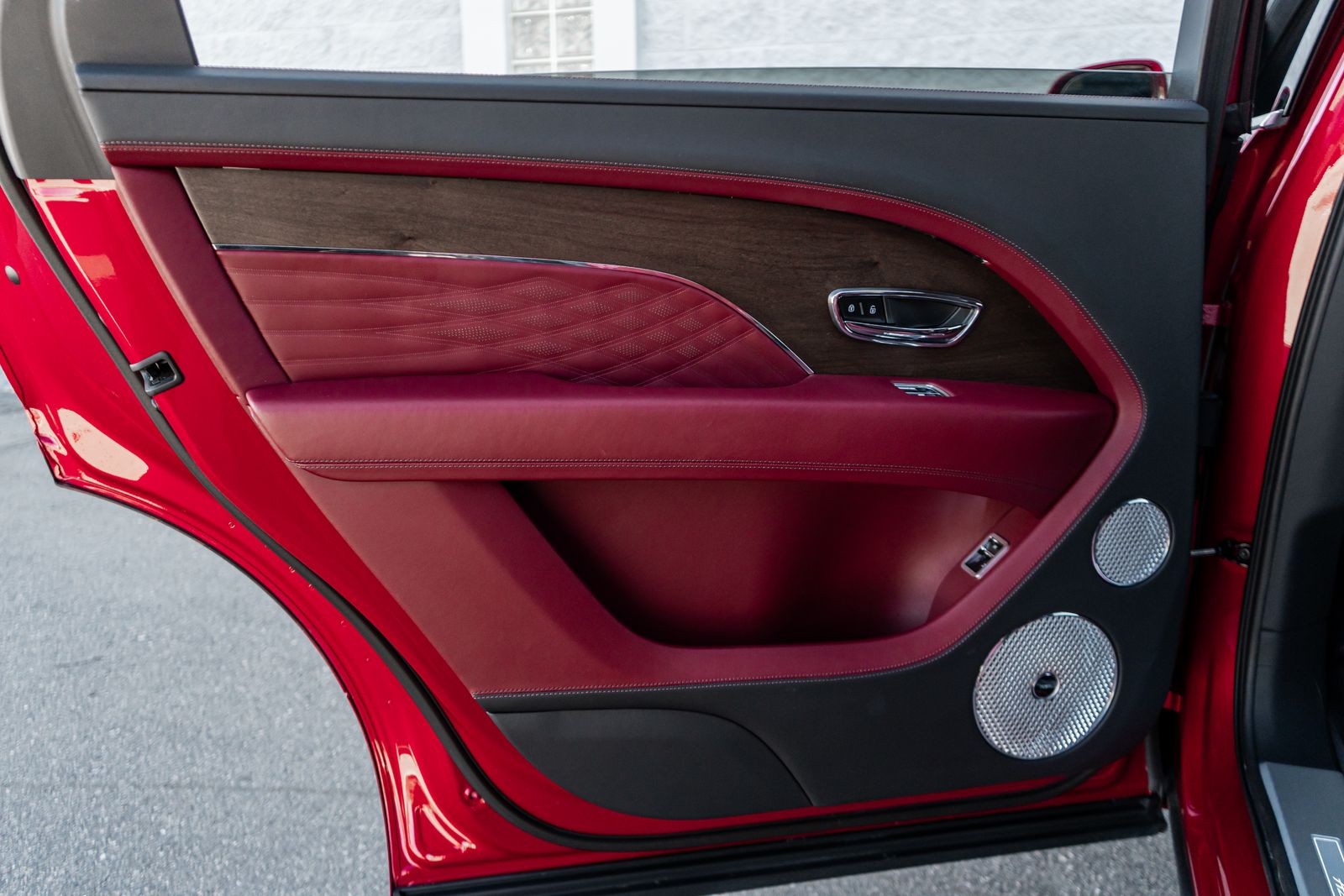 2024 Bentley Bentayga Azure - Photo 36
