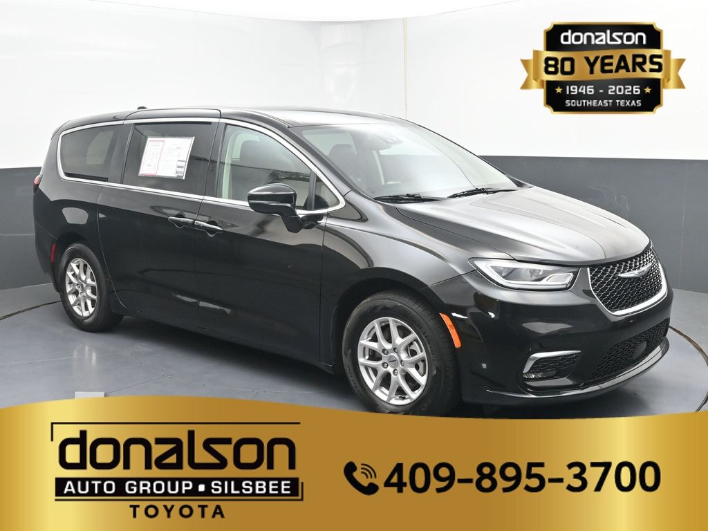 2024 Chrysler Pacifica Touring L's photo