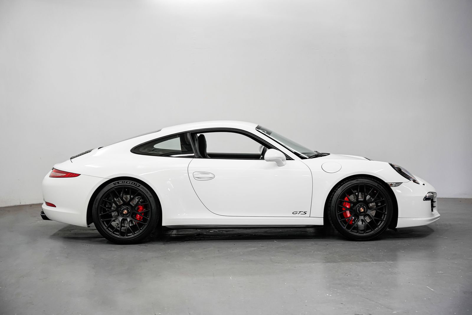 2016 Porsche 911 Carrera GTS — photo 1