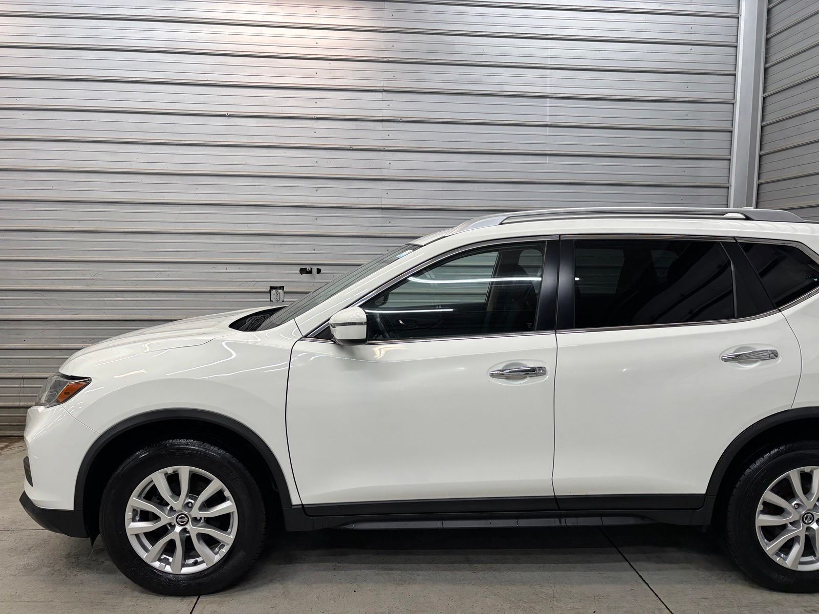 Photo 3 of 2017 Nissan Rogue SV