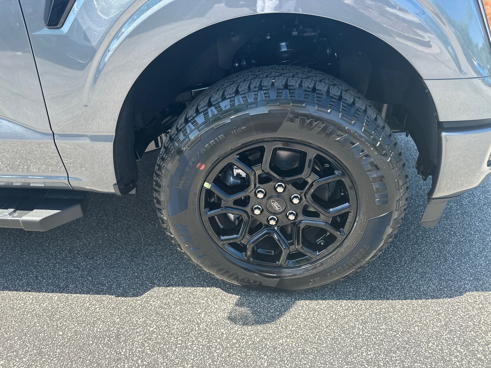 New 2026 Carbonized Gray Metallic Ford XLT image 25