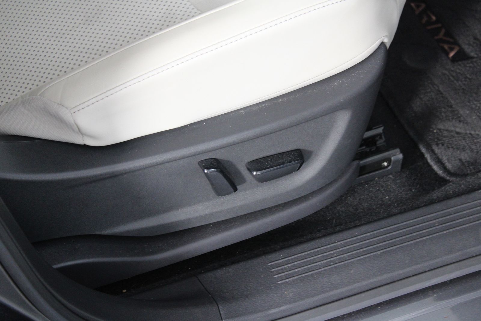 Used 2023 Gray Nissan EVOLVE+ image 20