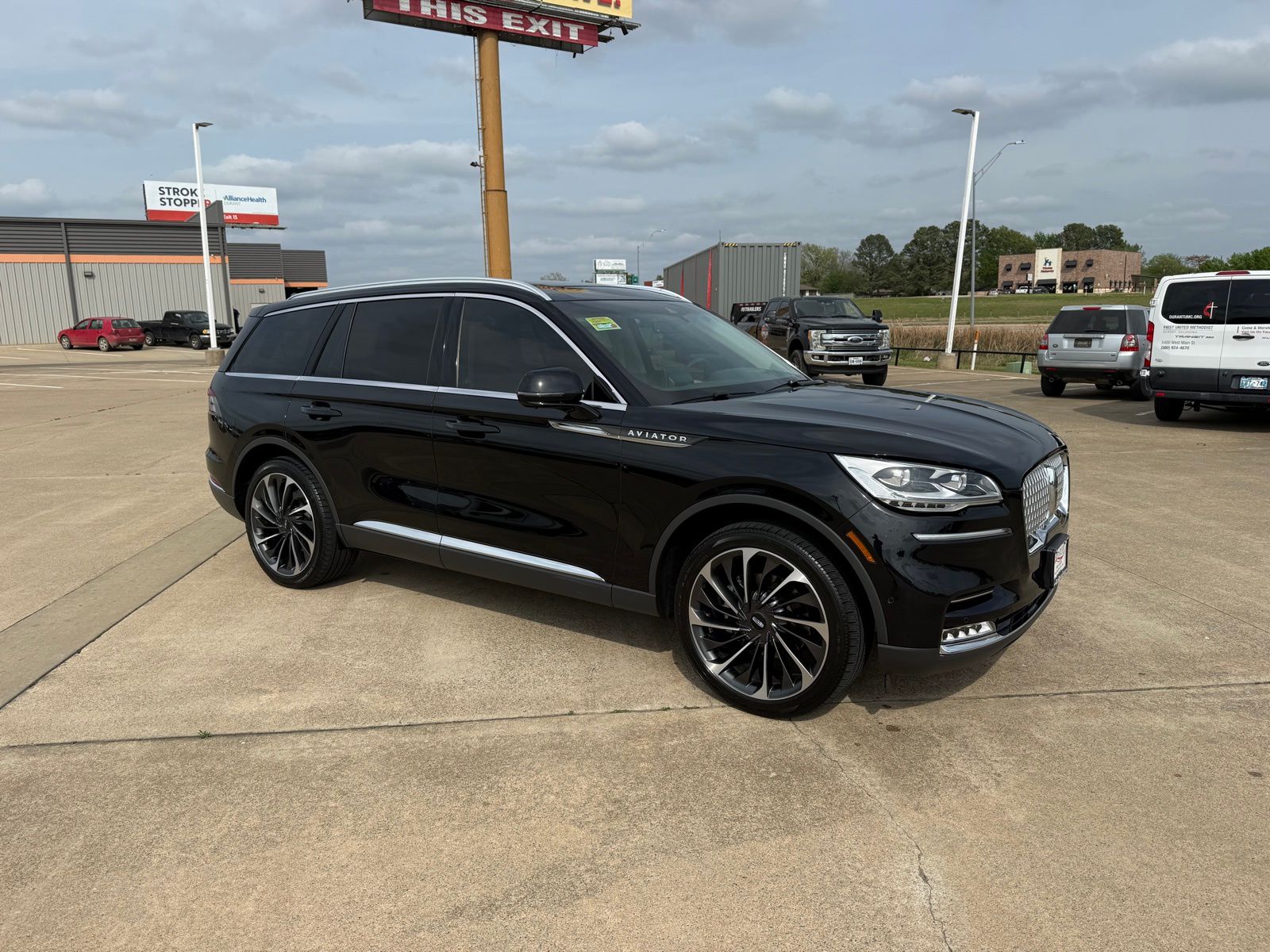 View vehicle photo 3