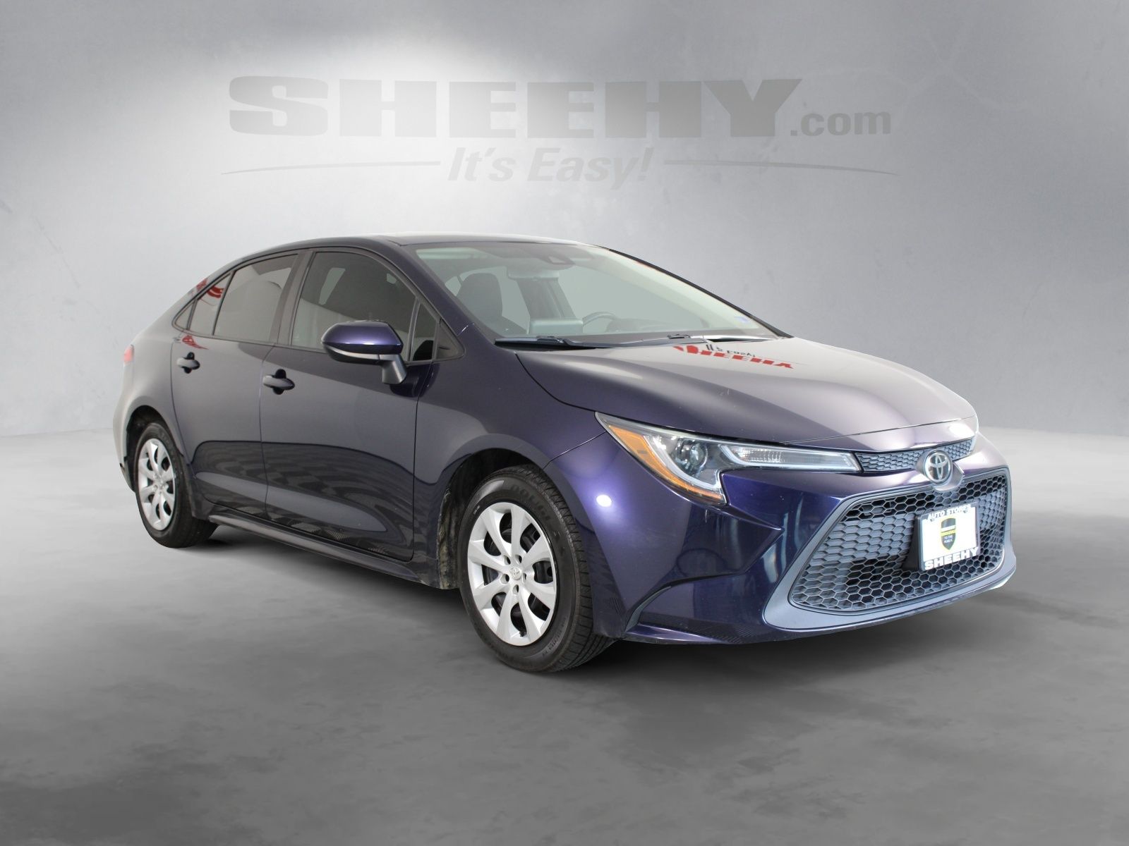 Used 2021  Toyota LE image 2