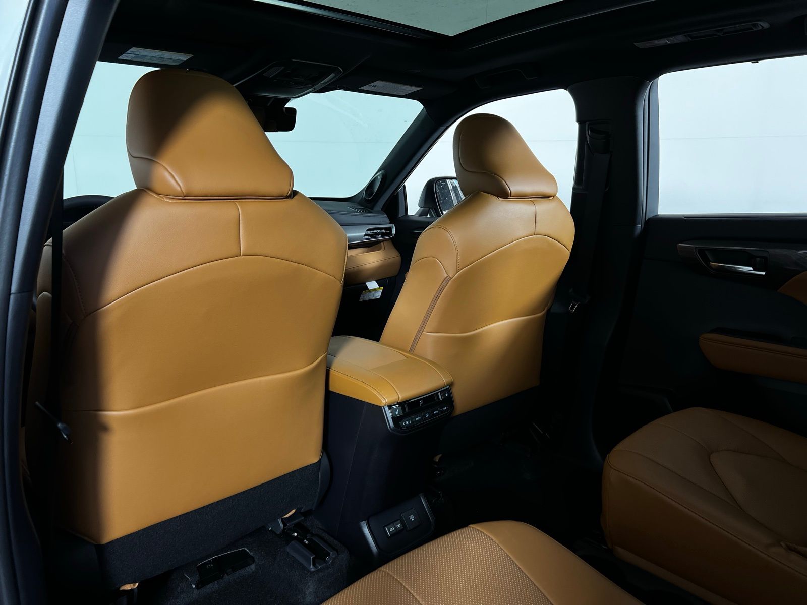 Thumbnail: 2025 Toyota Highlander - 21