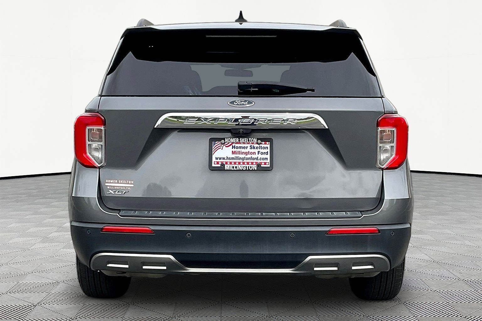 View vehicle photo 4