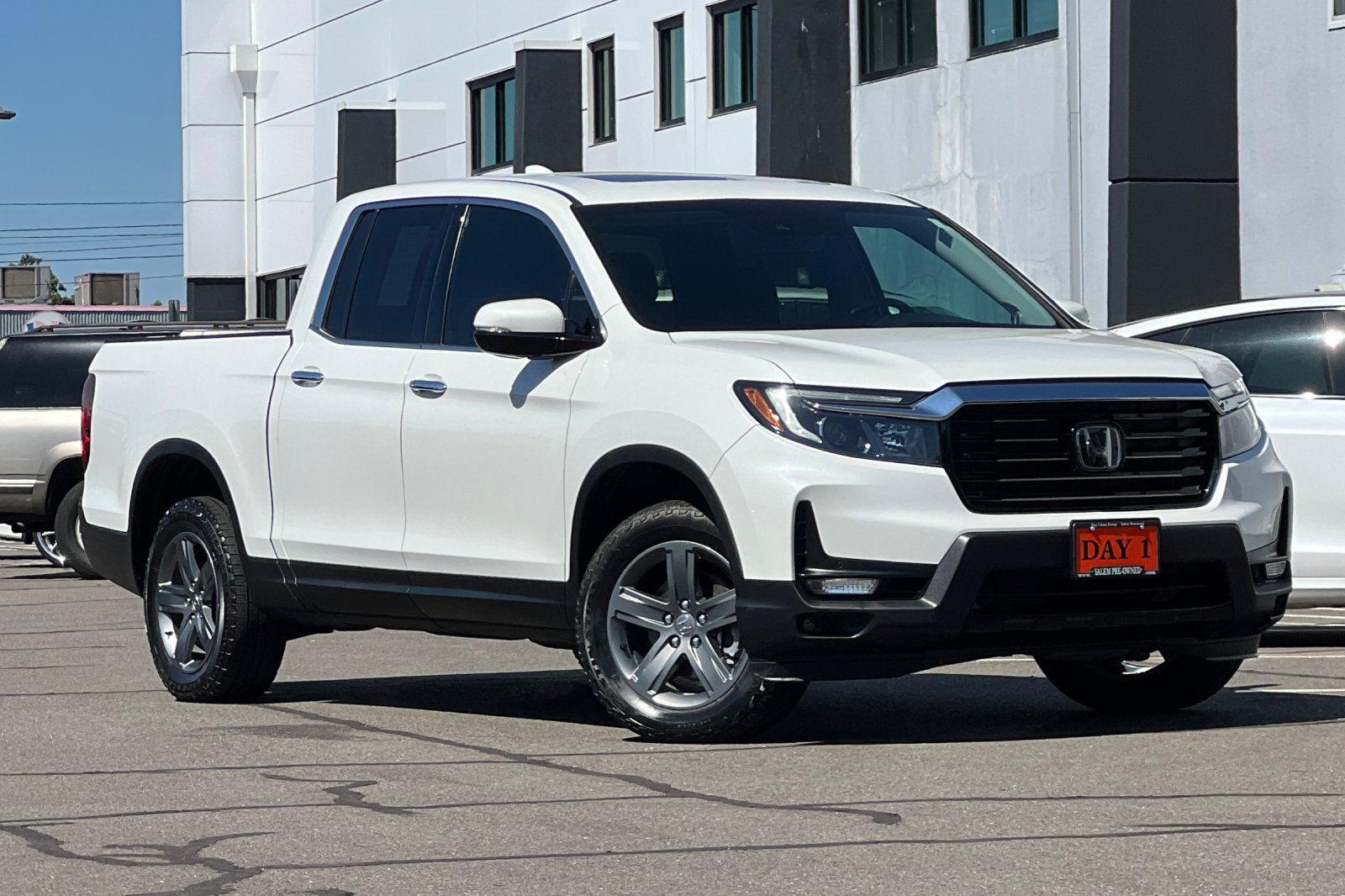View vehicle photo 2