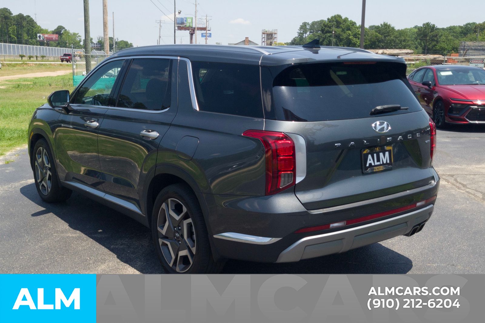 Used 2023 Graphite Hyundai Limited image 11