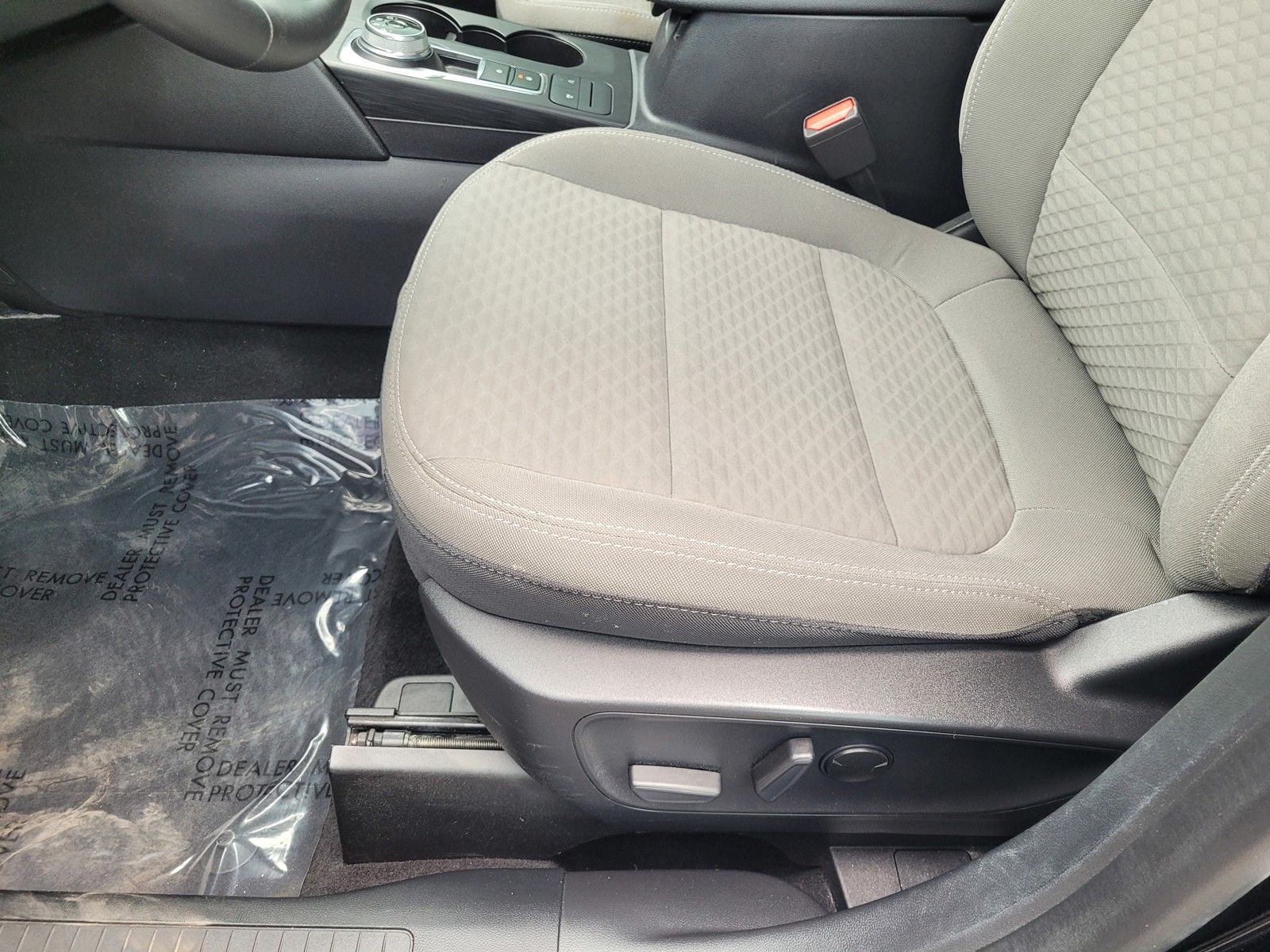 Used 2022 Black Ford SE image 23