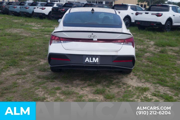 Used 2025 White Hyundai SEL Sport image 7