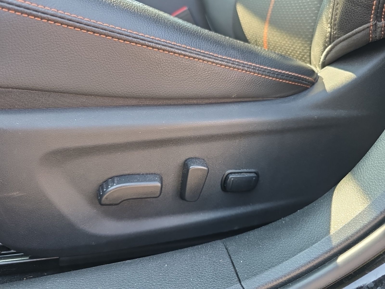 Used 2020 Black Nissan 2.5 SR image 29