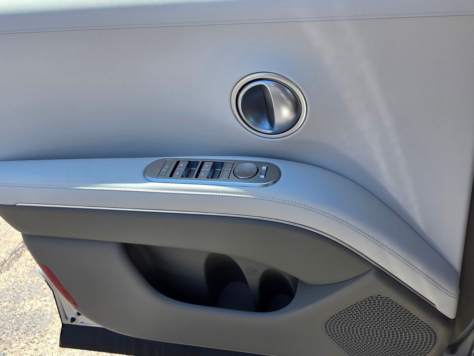 New 2026 Silver HYUNDAI SEL image 29