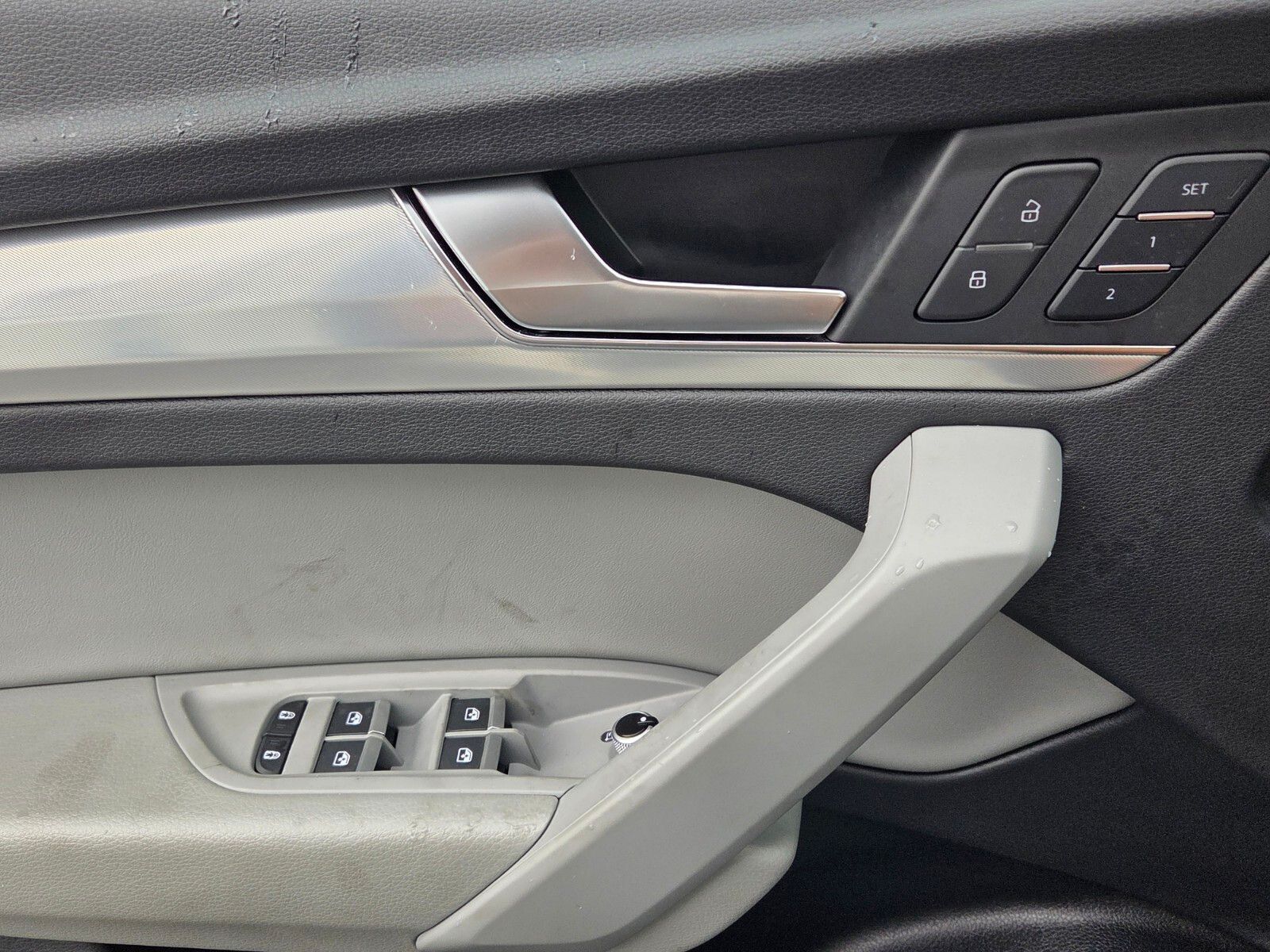 Used 2025 White Audi  image 32