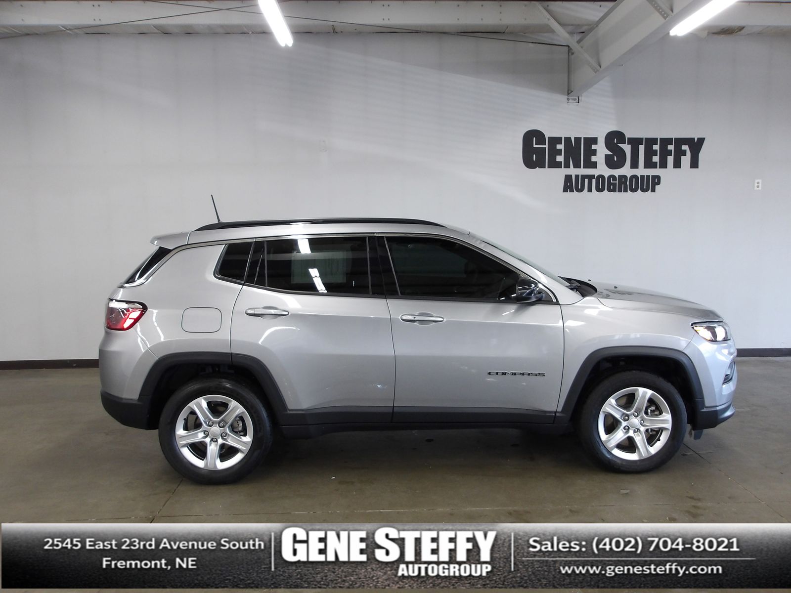Billet Silver Metallic Clearcoat 2023 Jeep Compass SUV / Crossover Four-Wheel Drive 8-Speed Automatic
