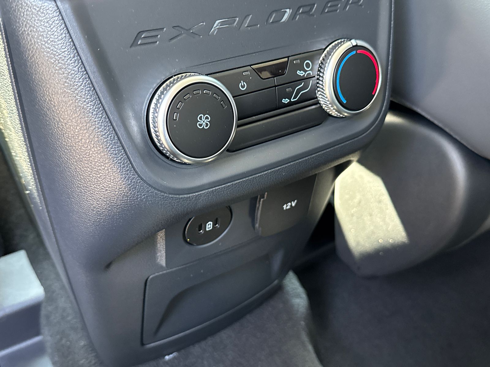 2025 Ford Explorer photo 22