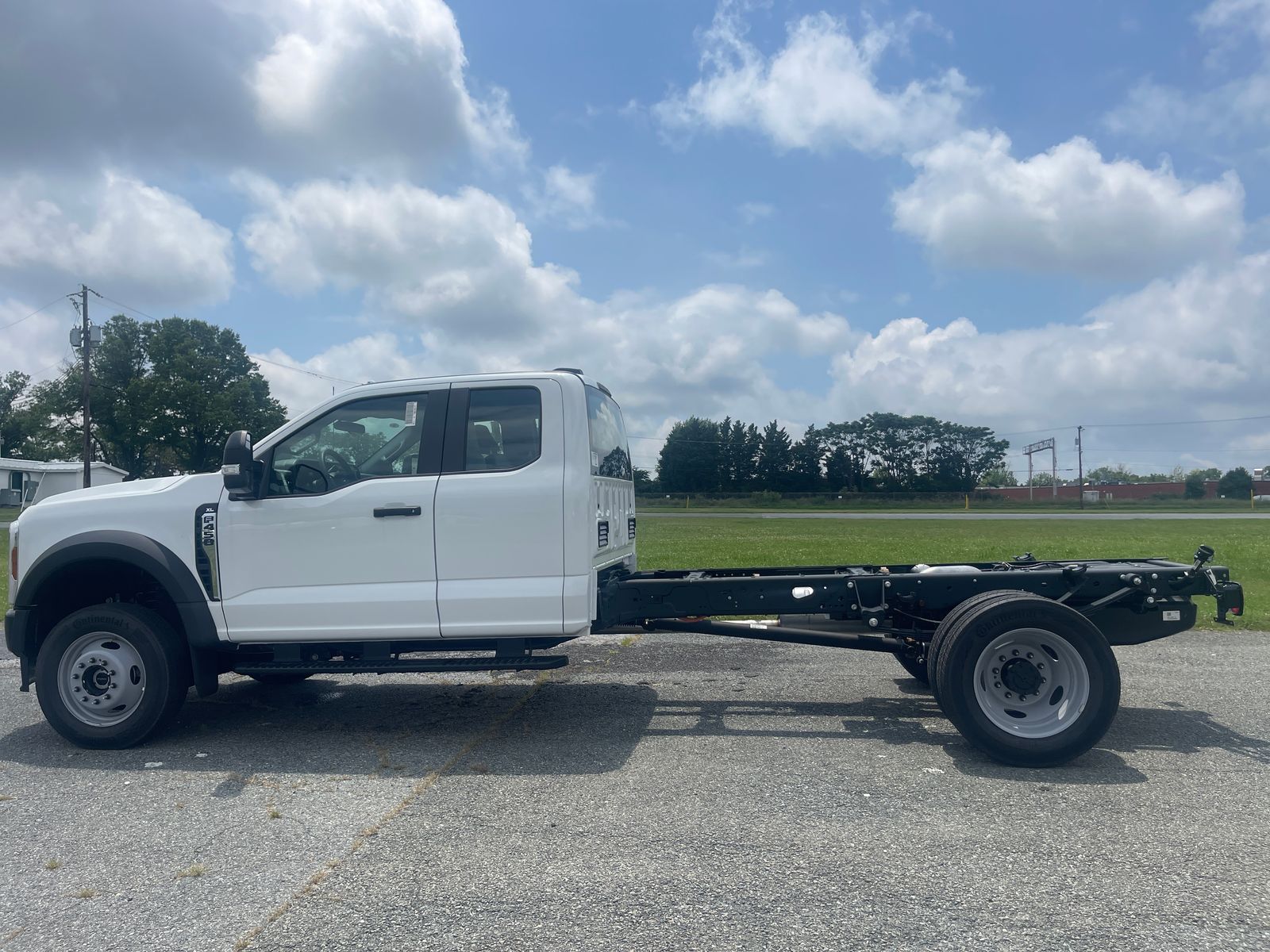New 2026 Oxford White Ford XL image 33