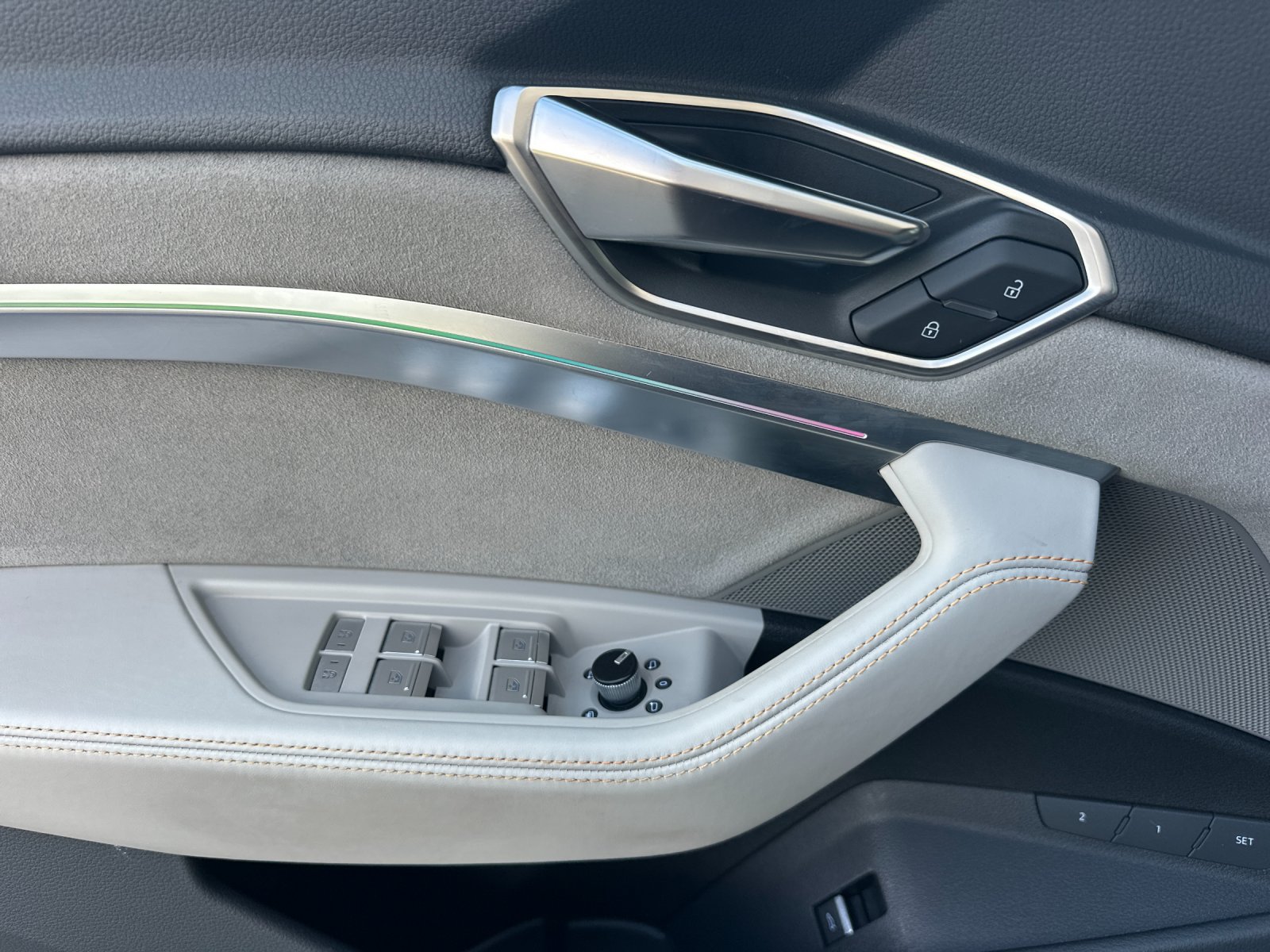 2024 Audi Q8 Sportback e-tron Prestige — foto completa 11 de 29