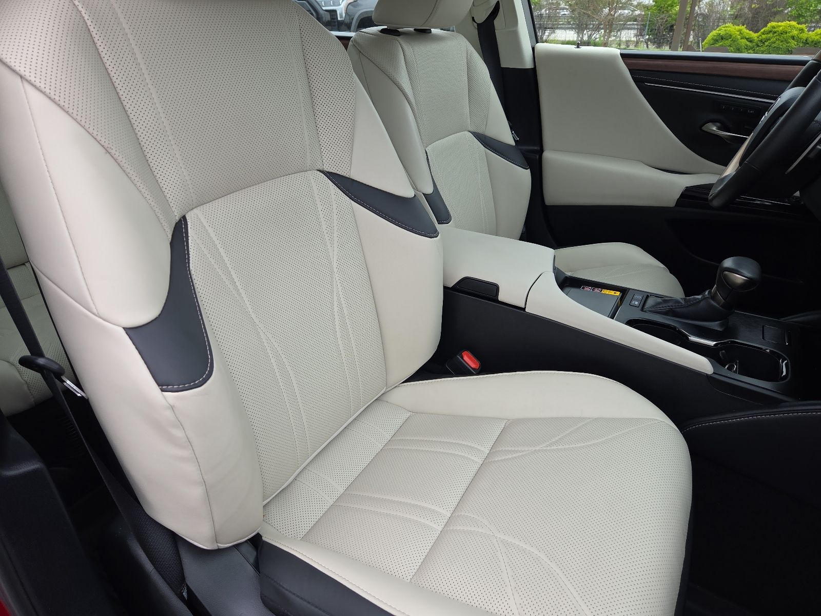 used 2025 Lexus ES car, priced at $47,950