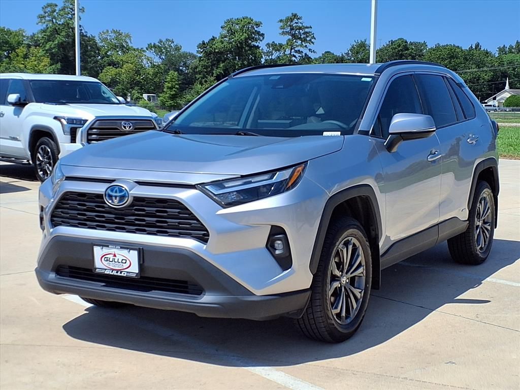 2023 Toyota RAV4 Hybrid XLE Premium - 8