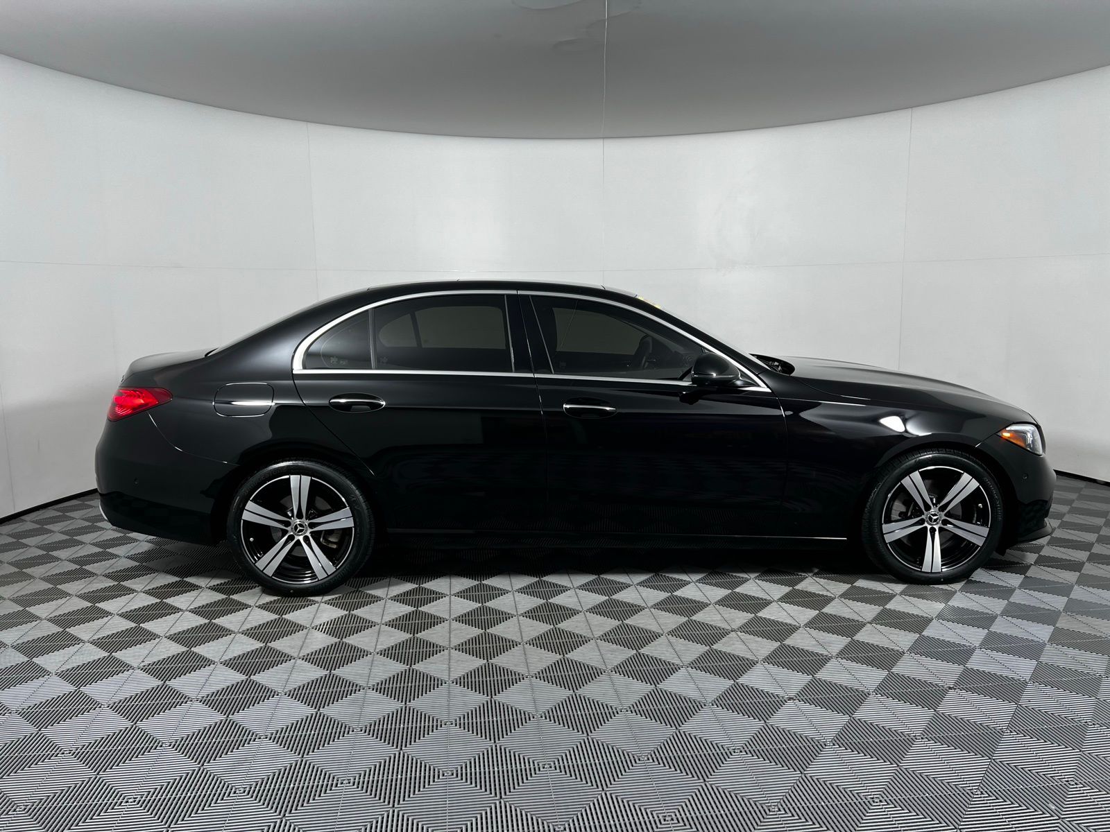 Thumbnail: 2023 Mercedes-Benz C-Class - 4