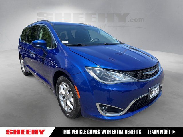 2019 Chrysler Pacifica Touring Plus's photo
