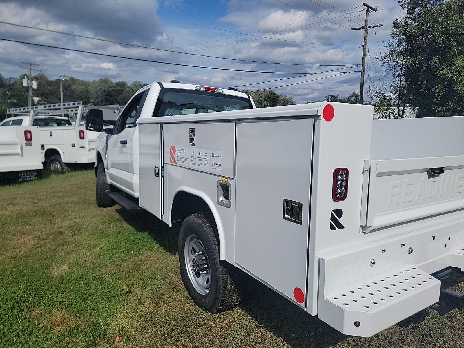 New 2025 Oxford White Ford XL image 2