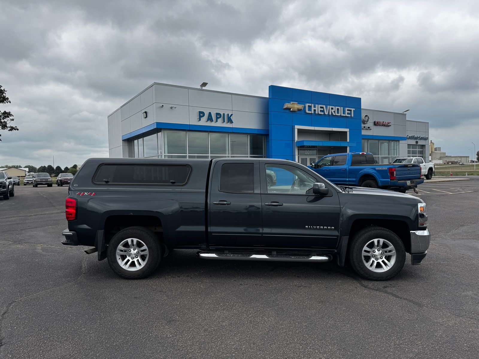 Gray (Graphite Metallic) 2018 Chevrolet Silverado 1500 Pickup Truck Four-Wheel Drive 6-Speed Automatic Overdrive