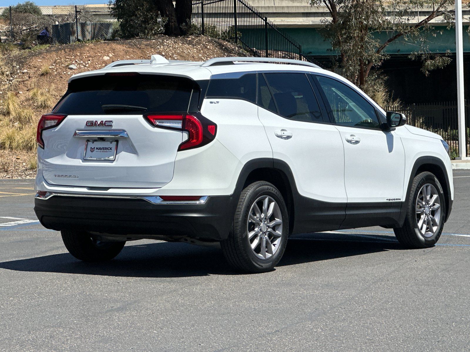 View vehicle photo 5
