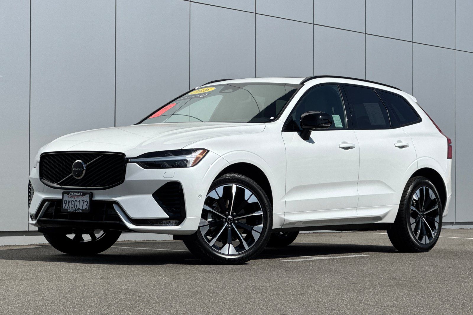 Crystal White Metallic 2026 Volvo XC60 SUV / Crossover All-Wheel Drive Automatic