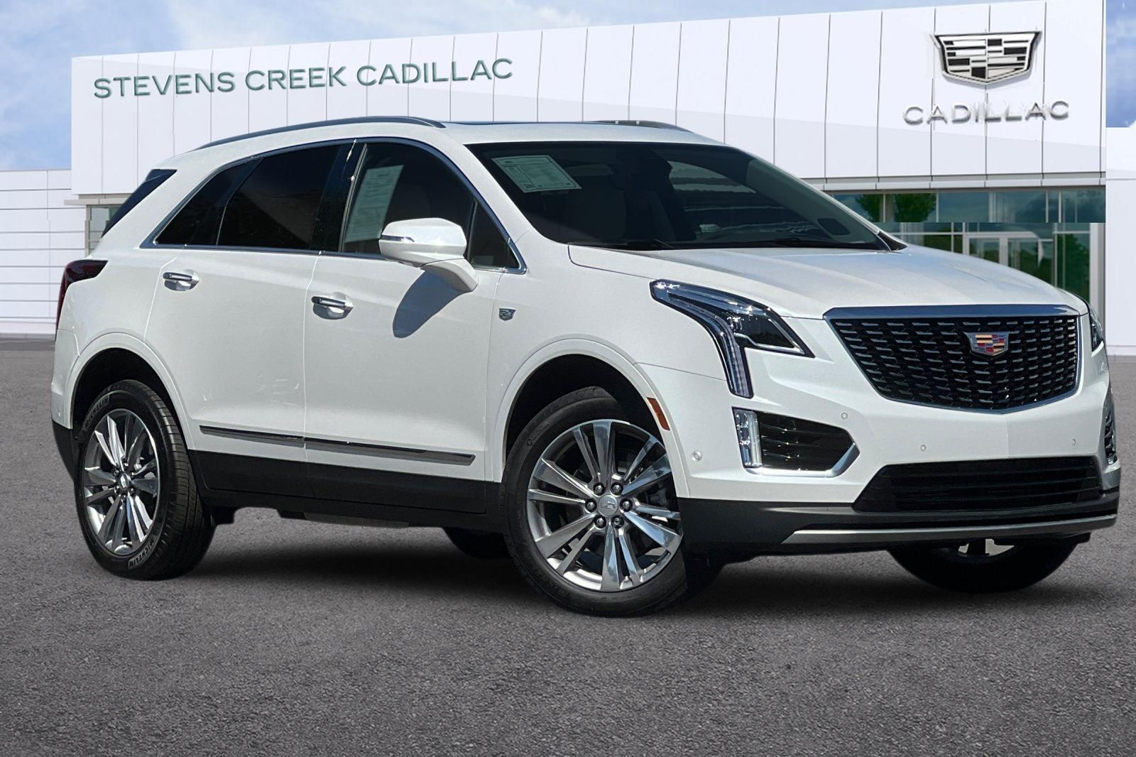 Crystal White Tricoat 2026 Cadillac XT5 SUV / Crossover Front-Wheel Drive 9-Speed Automatic