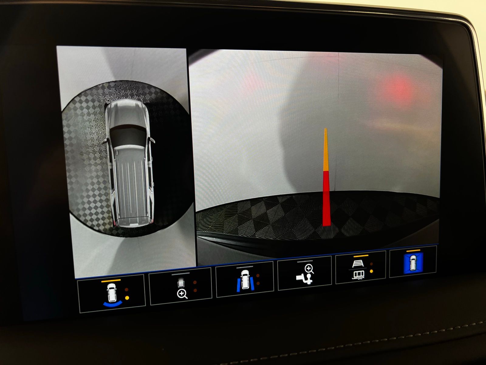 Thumbnail: 2023 Chevrolet Tahoe - 20