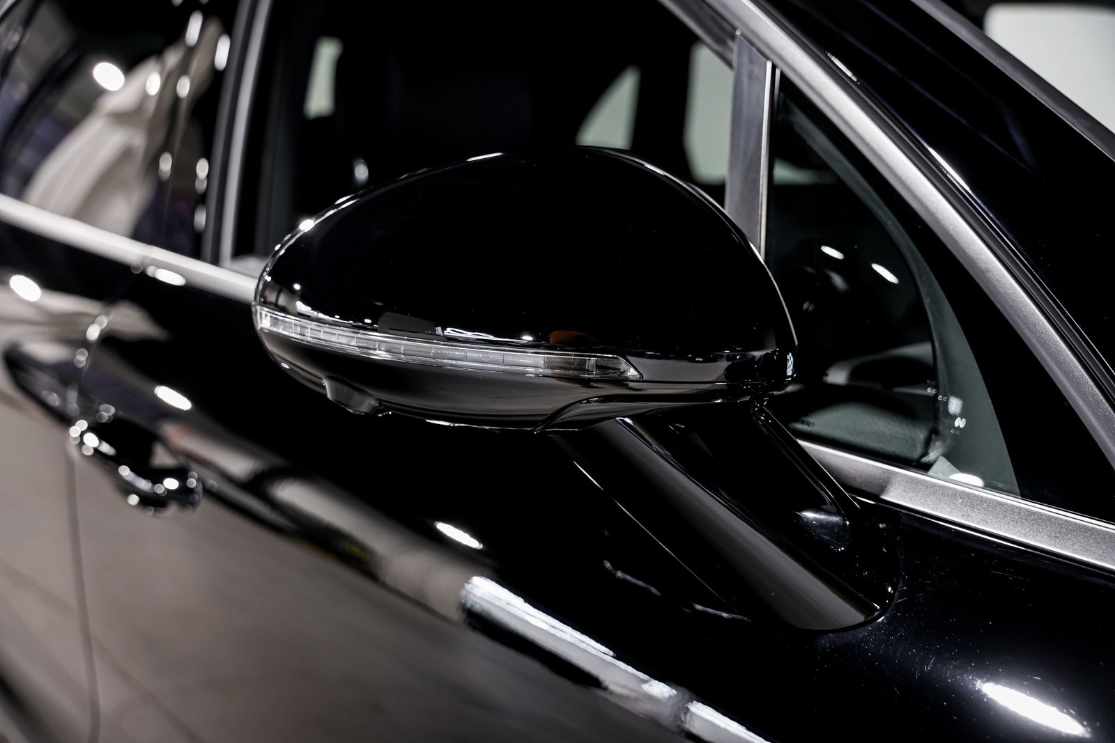 2024 Porsche Macan Base — photo 42