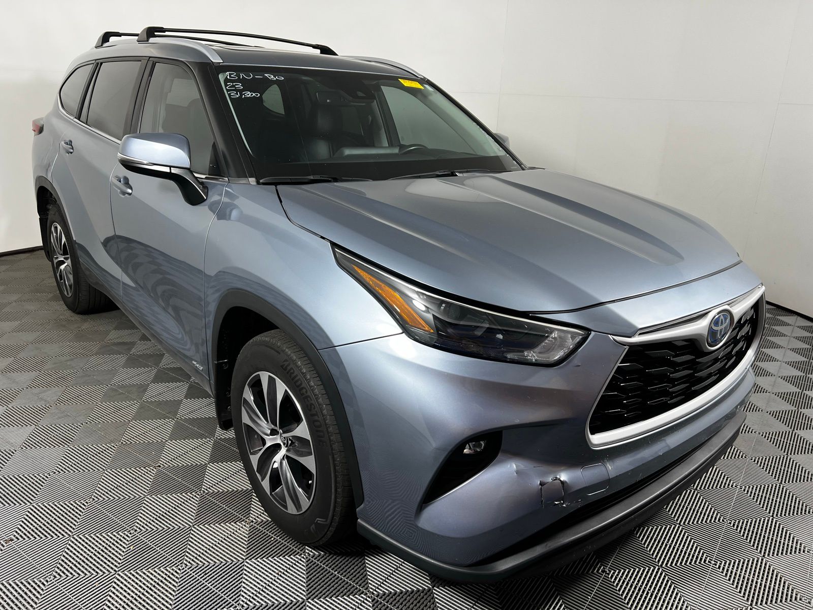 Thumbnail: 2023 Toyota Highlander - 3