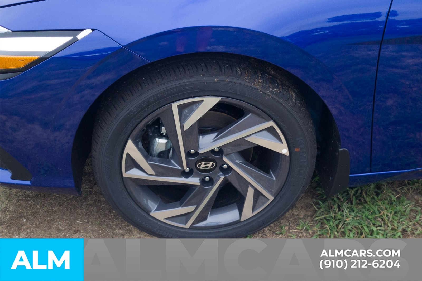 Used 2025 Intense Blue Hyundai SEL Sport image 11