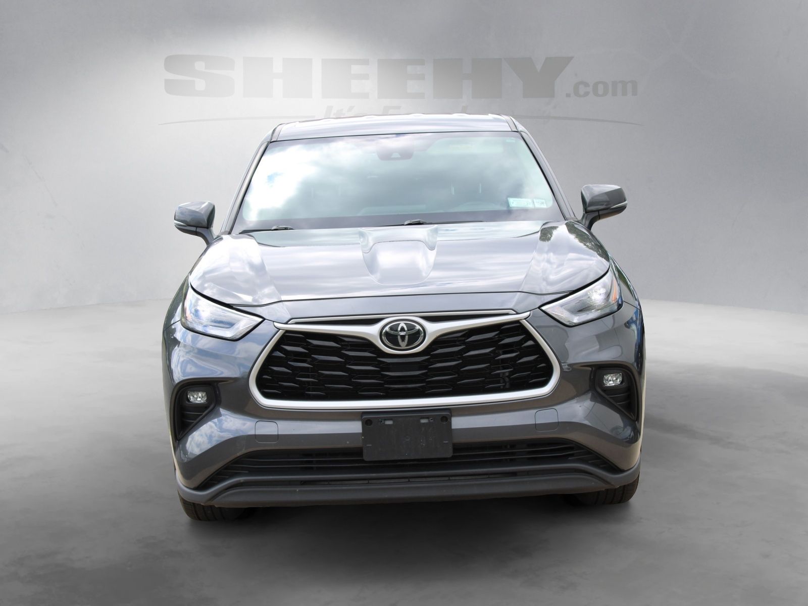 Used 2023 Gray Toyota LE image 4