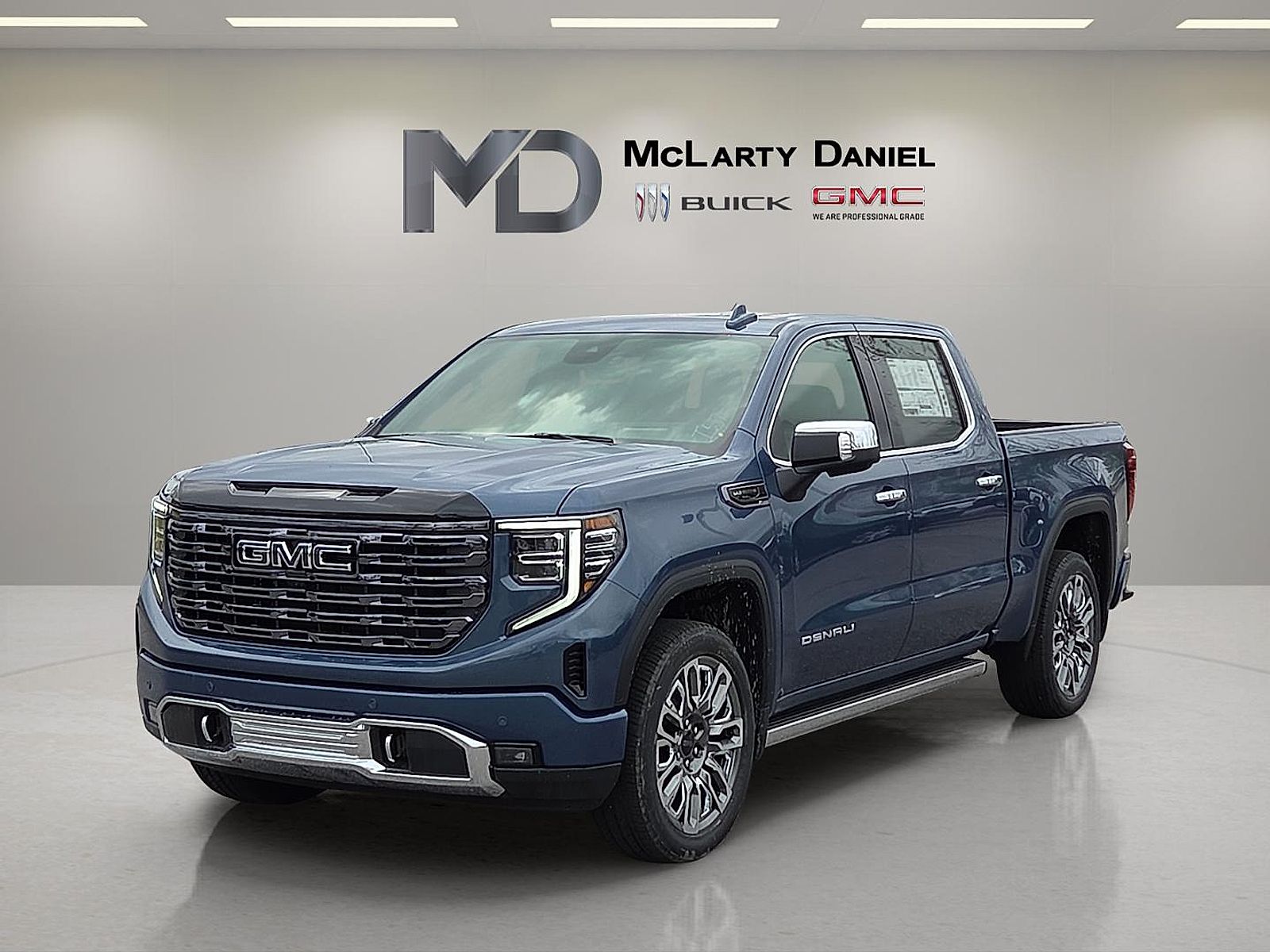 View vehicle photo 2