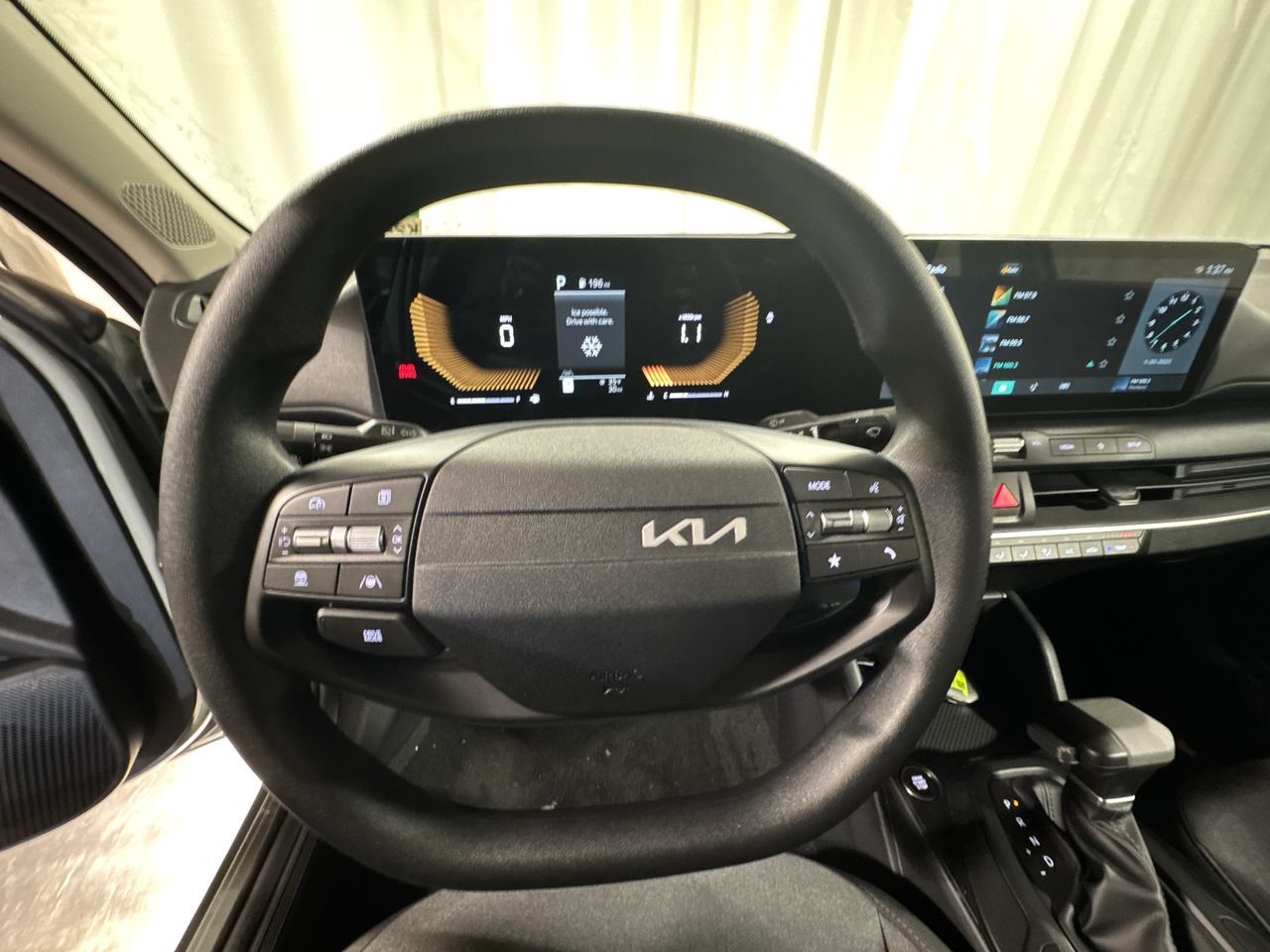 2025 Kia K4 LXS photo 17