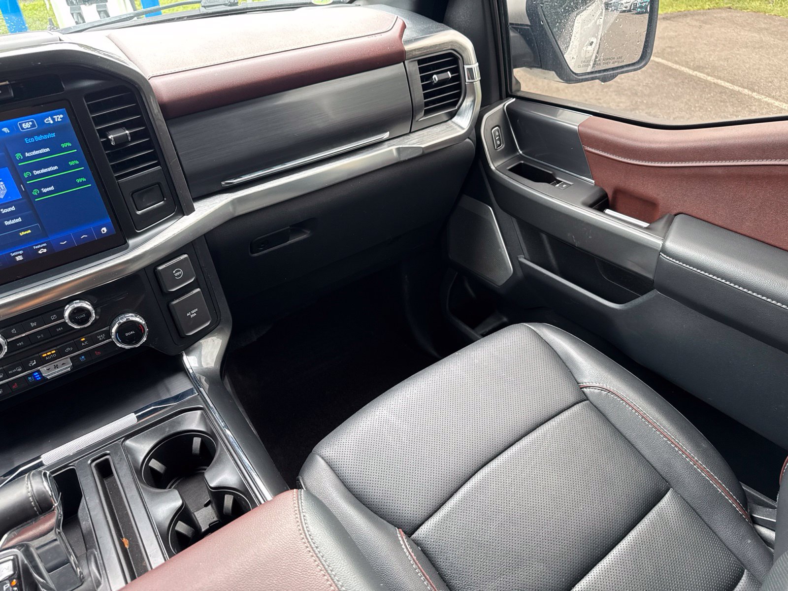 Certified Used 2022 Oxford White Ford Lariat image 34