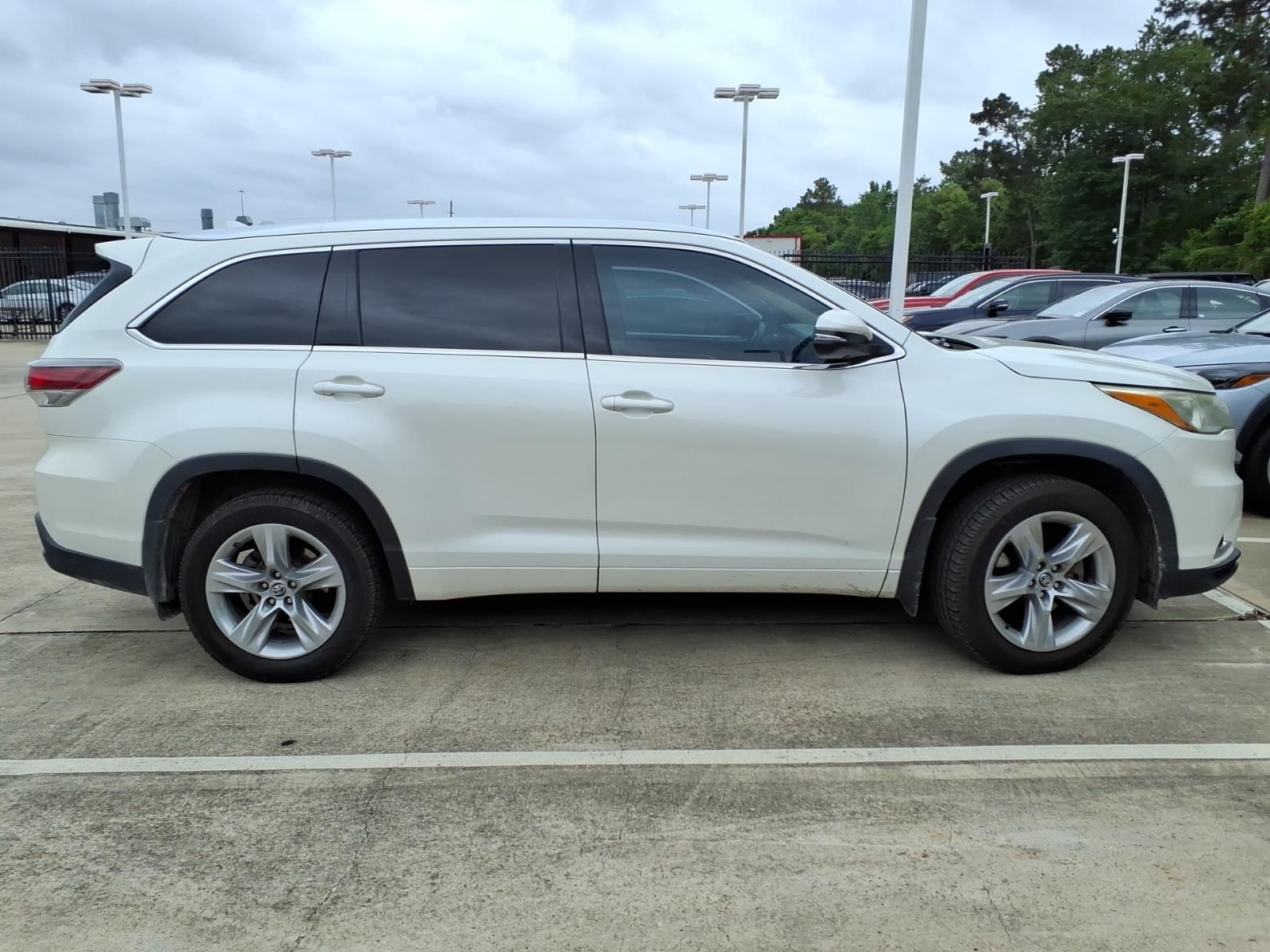 2016 Toyota Highlander Limited White at Community Honda