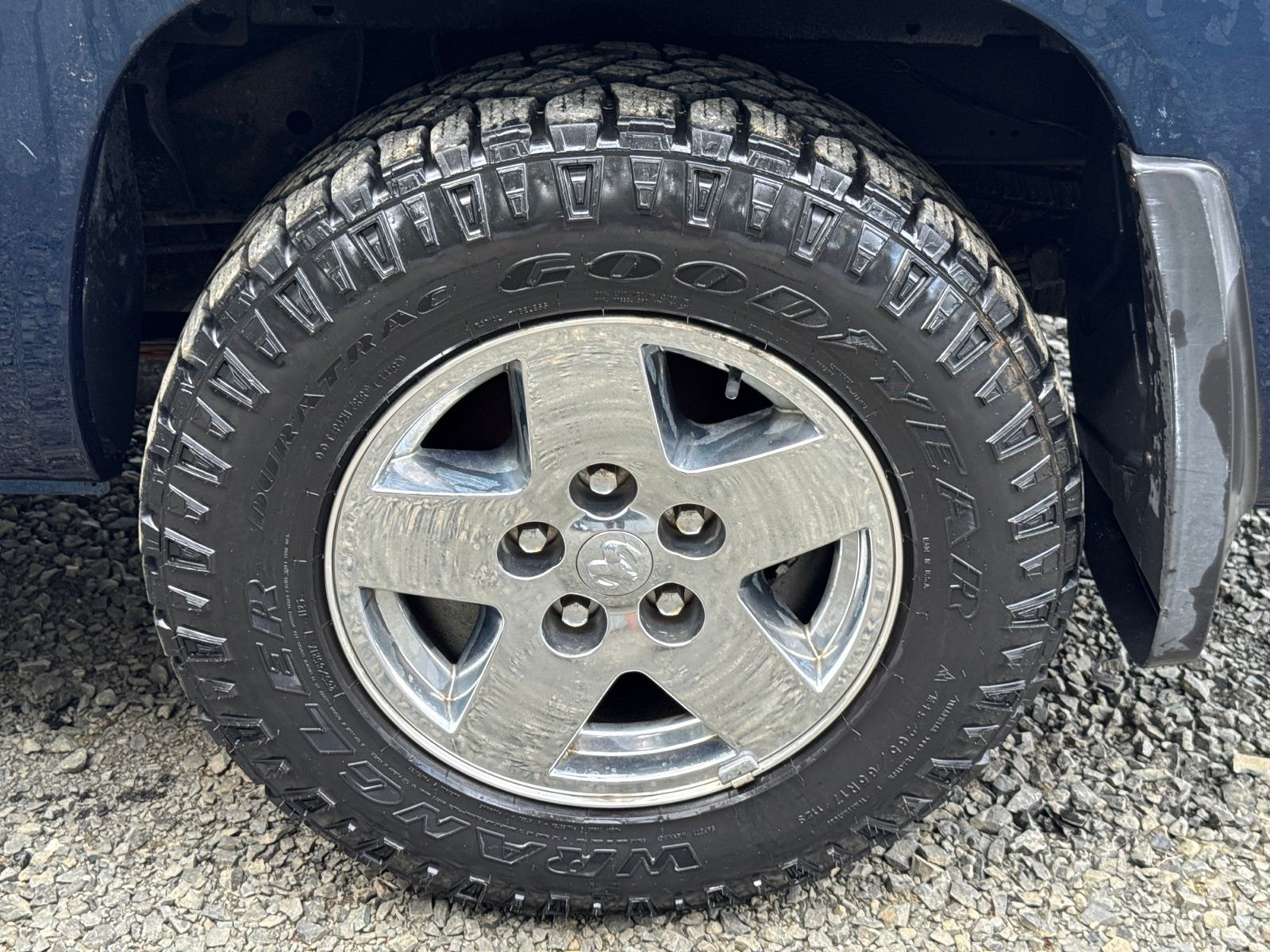 Used 2005 Blue Dodge SLT image 25