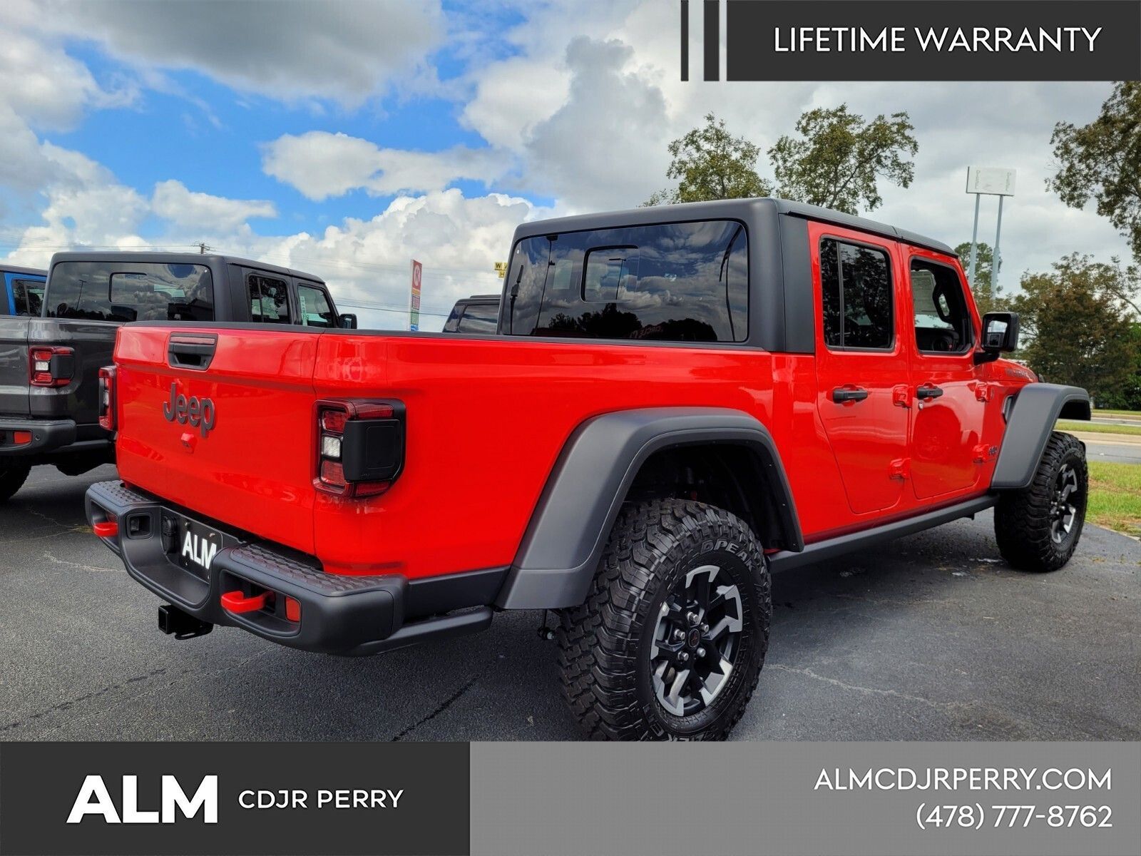New 2025 Firecracker Red Clear-Coat Exterior Paint Jeep Rubicon image 12