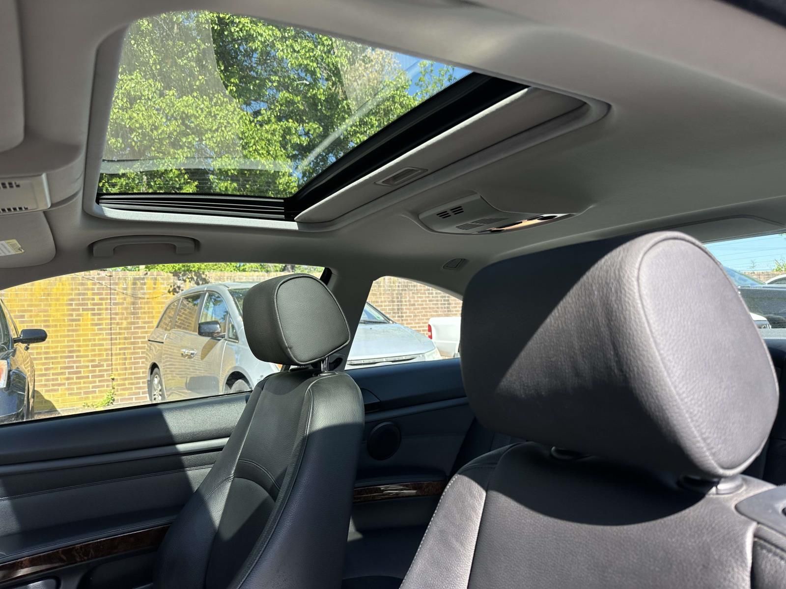 Used 2009 Silver BMW 335i xDrive image 9