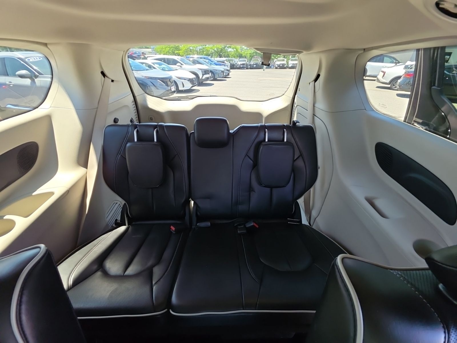 Used 2023 Black Chrysler Limited image 43