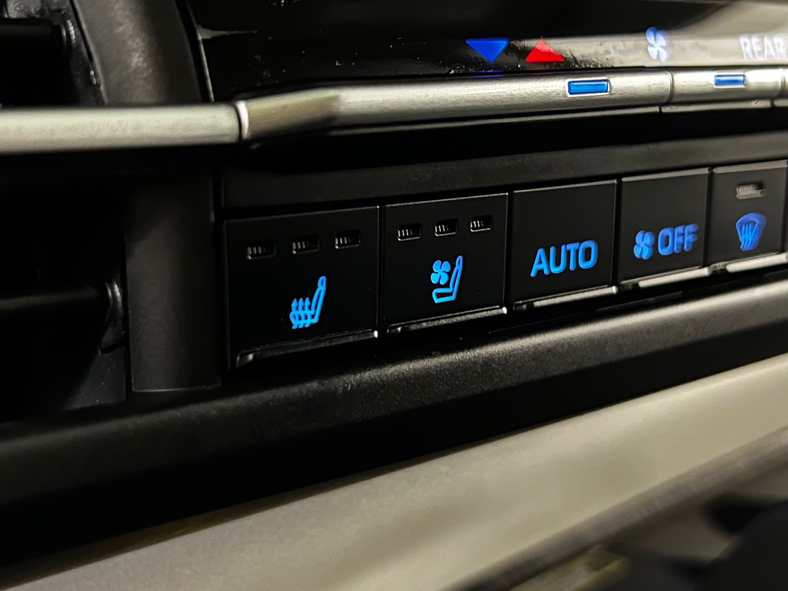 Thumbnail: 2023 Toyota Sienna - 22