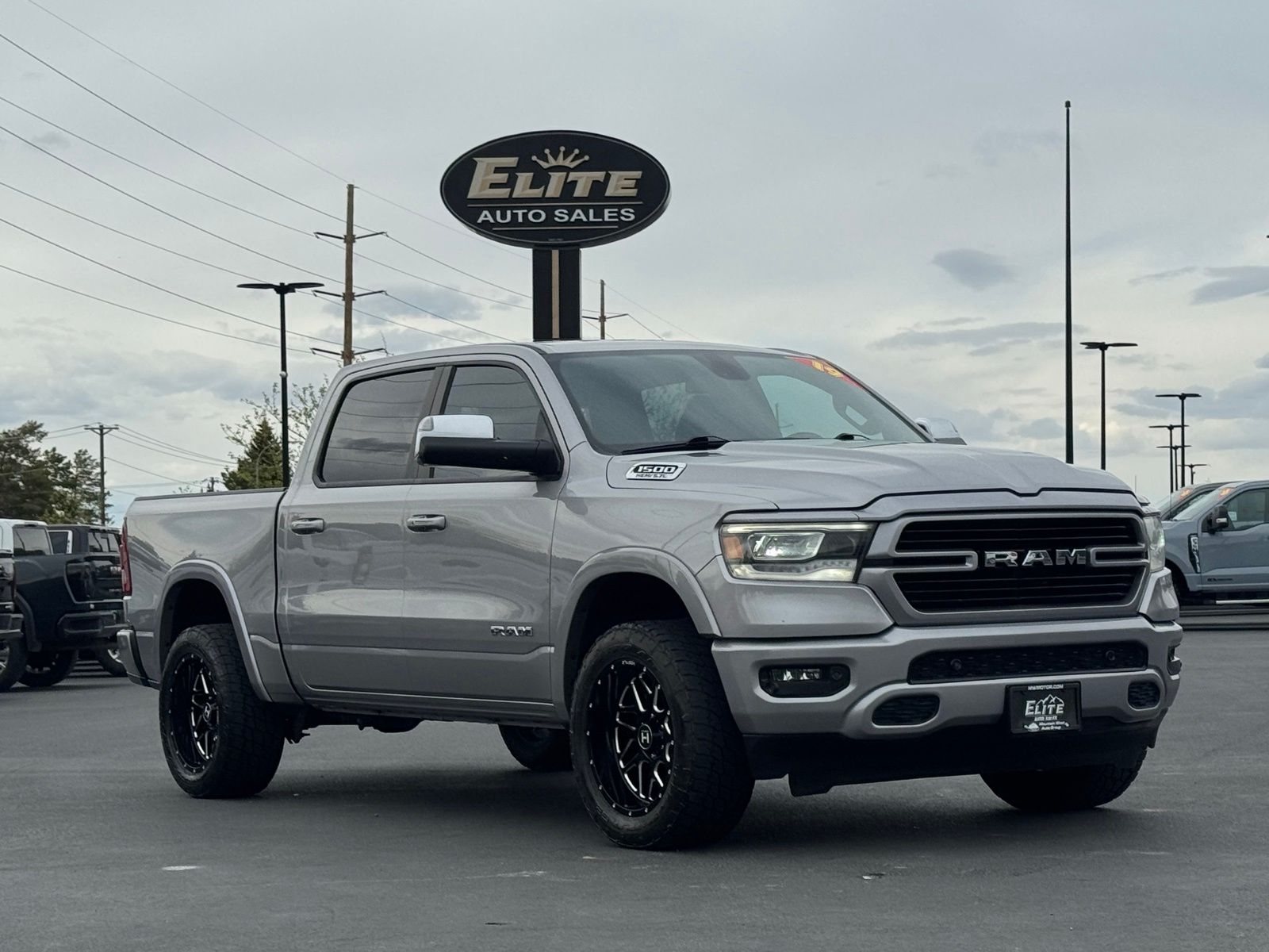 Billet Silver Metallic Clearcoat 2019 RAM 1500 Laramie Crew Cab 4WD Pickup Truck Four-Wheel Drive 8-Speed Automatic